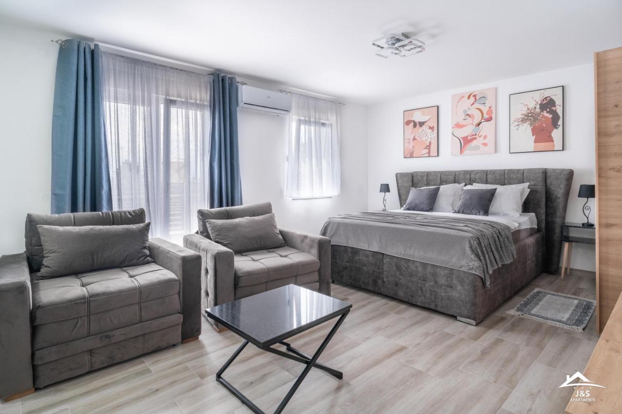 J&S Apartments Ni 외부 사진